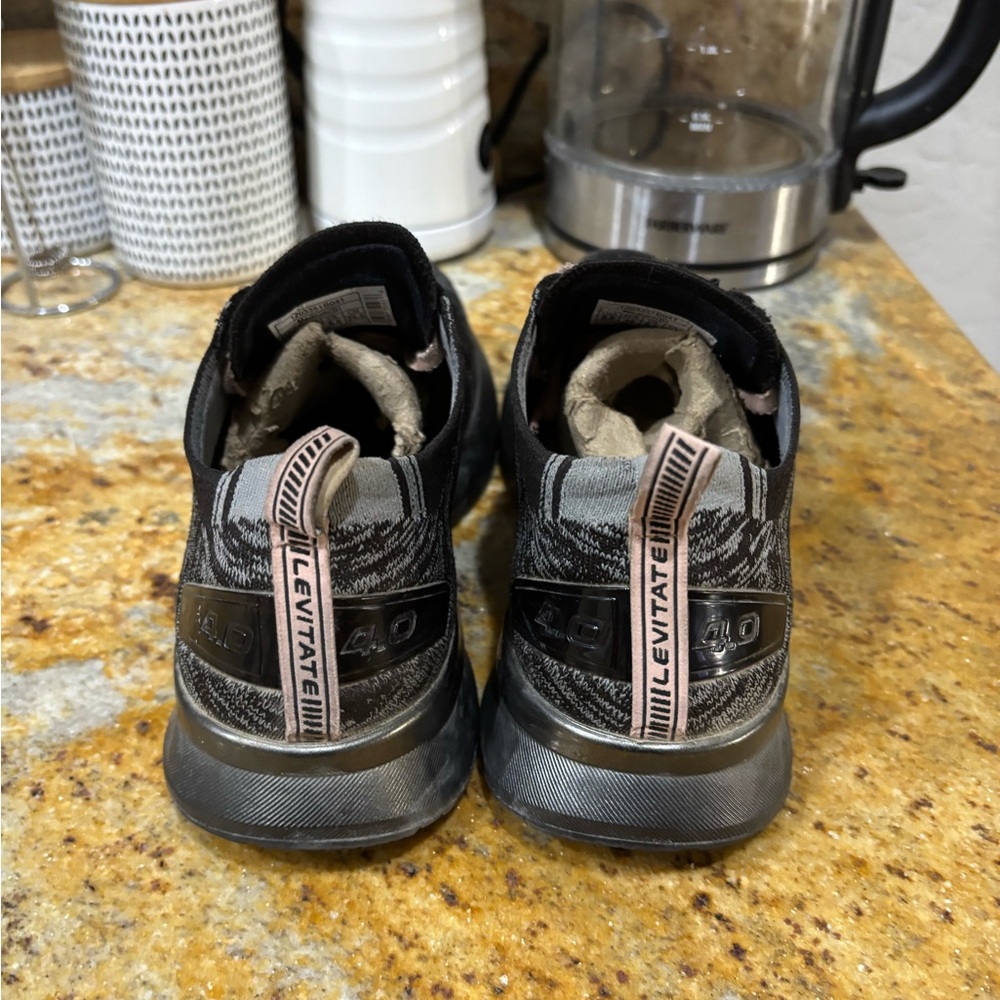 Brooks levitate 4 size 8.5 - Picture 4 of 9